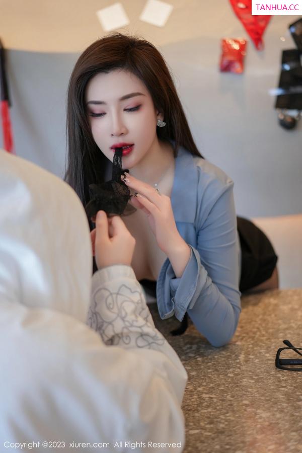 周妍希 奶瓶土肥圆 [XiuRen]高清写真图 2023.07.18 No.7095 Carol周妍希 黑丝美腿第28张图片
